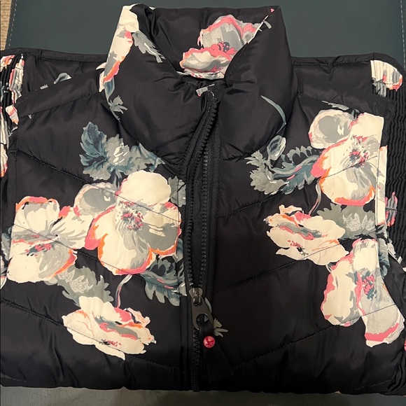 EUC, JOULES CLOTHING FLORAL QUILTED PUFFER VEST, NAVY HIGH GROVE PRINT SIZE US 6 - Picture 9 of 11